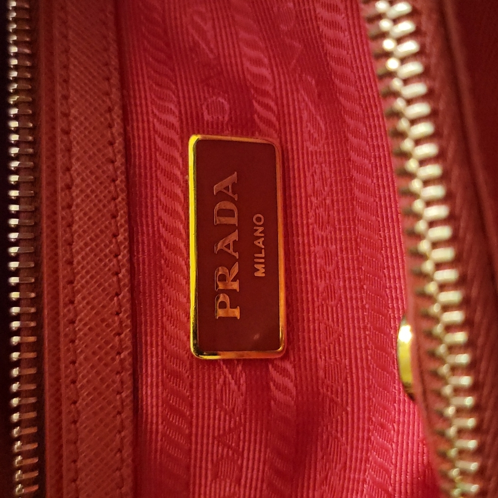 Prada - Picture 14 of 17